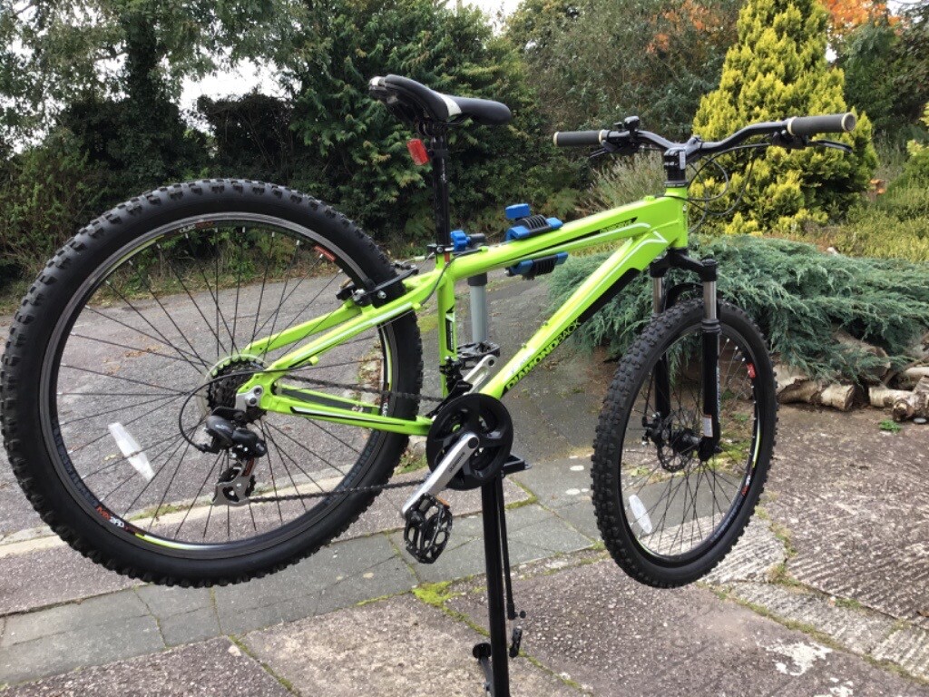 green diamondback mountain bike